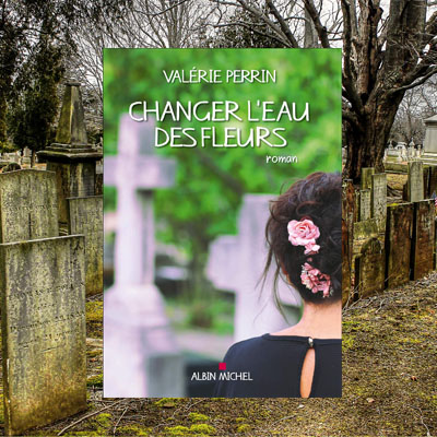 Changer l'eau des fleurs